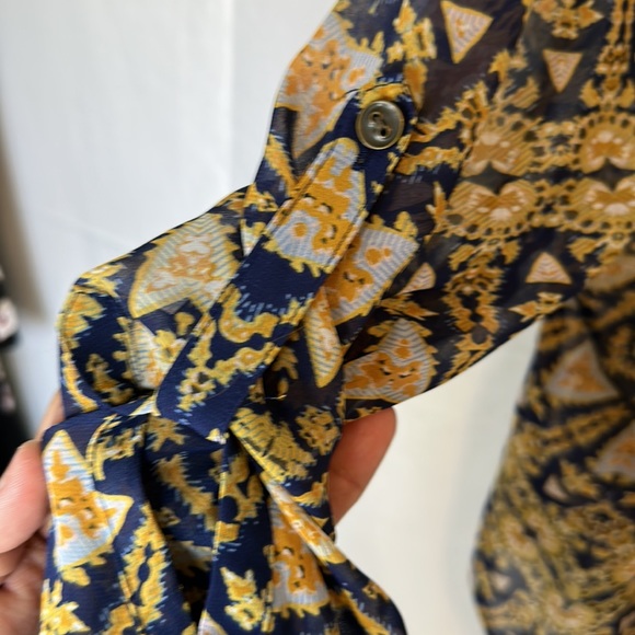 A.n.a Sheer Blouse Size 1X Blue & Yellow - Picture 4 of 5
